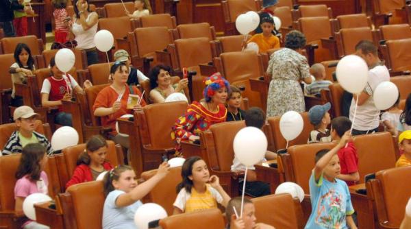 1 iunie ziua copilului porti deschise pentru copii la parlament