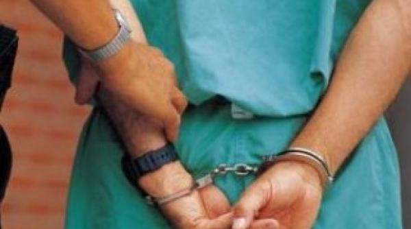 21 de persoane re inute intr un dosar al trafican ilor de droguri