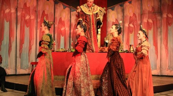 cea mai buna solu ie pentru un teatru deschis cu casa inchisa