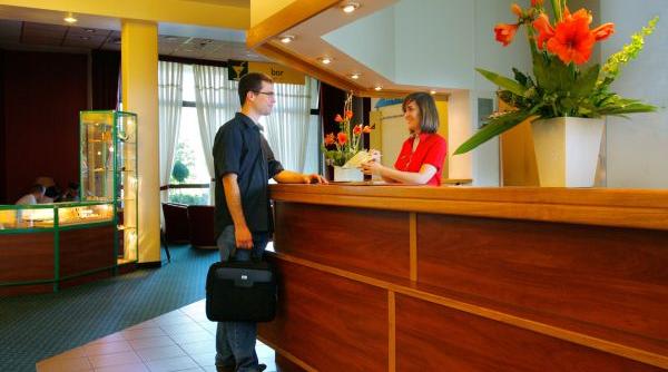 top privind costul unei nop i la hotel pe ce loc se afla bucure tiul