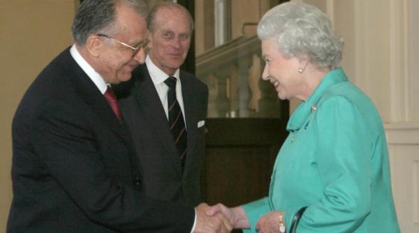 de ce nu va abdica niciodata regina marii britanii