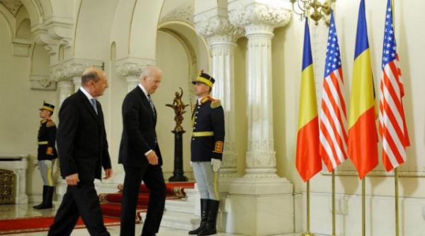 de ce tace basescu dupa vizita lui biden