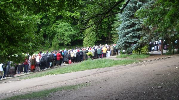 exclusiv taramul unde romanii vin cu miile sa se roage este locul pe care pu ini indraznesc sa l fotografieze oamenii se regasesc aici