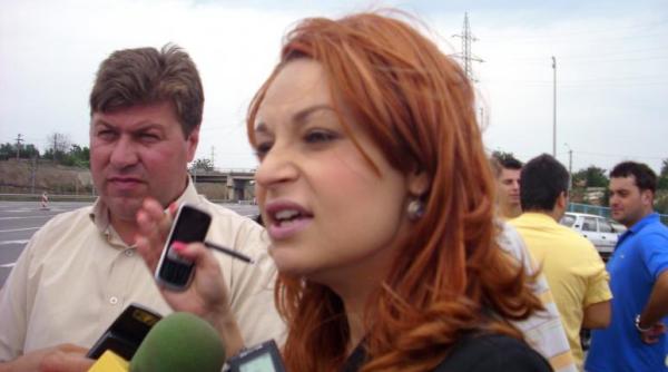 pocora ca basescu daciana sa i ina barbatul acasa