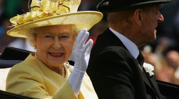 regina elisabeta a ii a atacata dur de regele juan carlos dupa abdicare