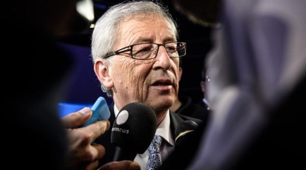juncker aproape de efia comisiei s au facut car ile in pe