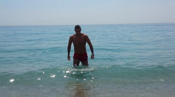 mircea badea sexy la plaja poza care le a incins pe fane