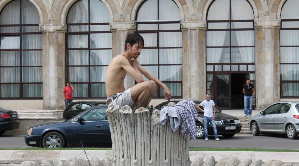 strigatul de disperare al unui tanar neputincios in fa a bolii nu ma angajeaza nimeni