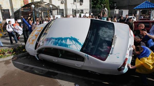 ambasadei rusiei de la kiev luata cu asalt