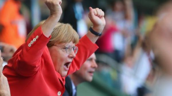 angela merkel imagini inedite a sarit in sus de bucurie