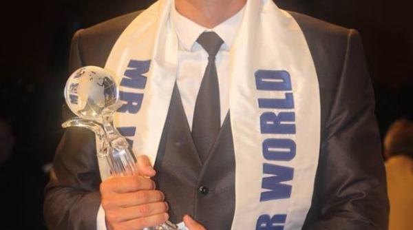 cel mai frumos barbat din lume este de profesie tamplar