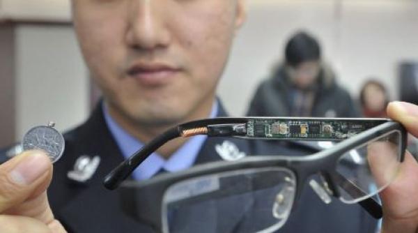 cum copiaza elevii chinezi ce dispozitive folosesc