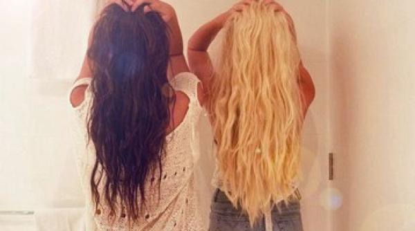 bancul zilei pariu intre o blonda i o bruneta