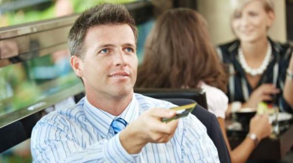 escrocherie cu cardurile romanilor