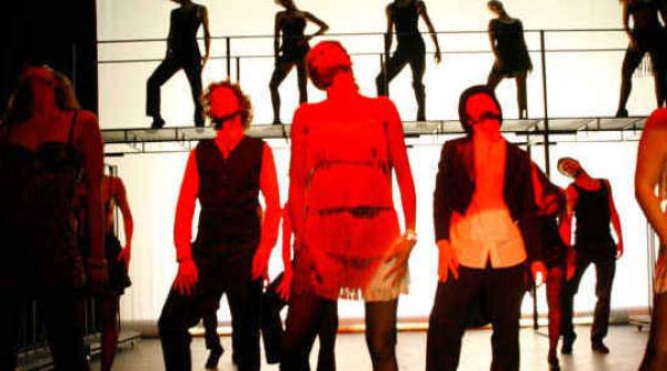 reflectoare aprinse i covor ro u la gala absolven ilor unatc 2014