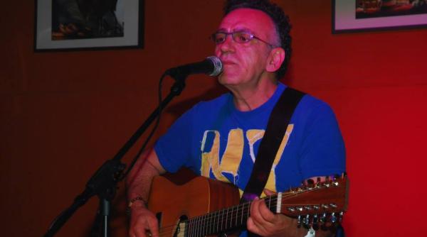 marius ba u i a pierdut chitarele sunt ni te instrumente foarte bune