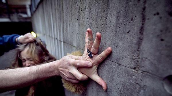 a violat o batrana de 90 de ani poli ia cauta suspectul