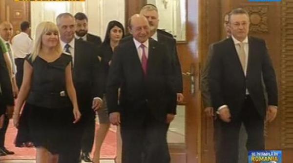 traian basescu la palatul parlamentului alaturi de elena udrea