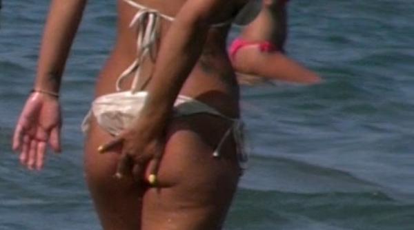 andreea popescu i a spalat fundul in public