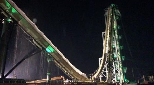 ce vezi cand te dai in cel mai inalt tobogan cu apa din lume