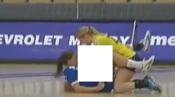 cea mai fierbinte cazatura din istoria handbalului video