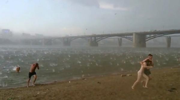 fenomene meteo surprinzatoare in iulie ploaie cu ghea a i zapezi masive