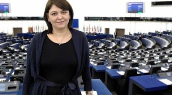 adina valean a condus edin a parlamentului european in limba romana