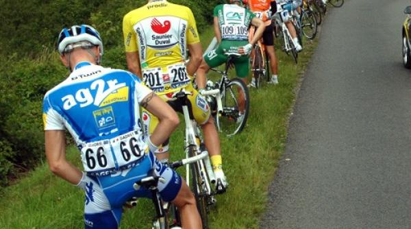 cum urineaza ciclistii in timpul turului frantei