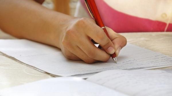 bancul zilei o blonda la examen