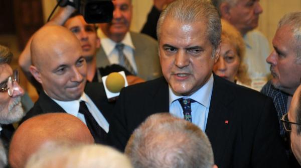 codrin tefanescu adrian nastase este primul de inut politic