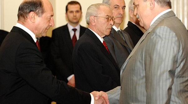 scenariu sumbru pentru traian basescu decebal reme ie it din inchisoare patul meu e liber va a teapta