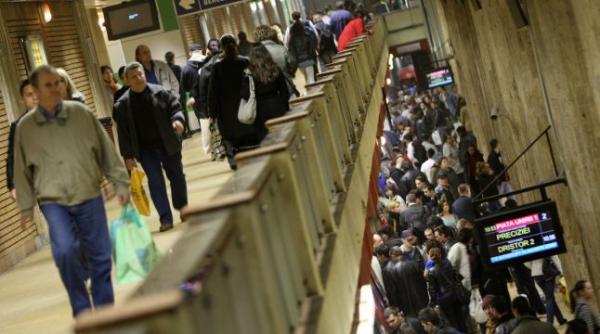 un barbat a fost lovit de metrou la sta ia cranga i