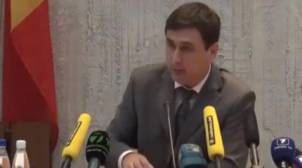 un deputat a inceput sa planga in fa a jurnali tilor vreau sa imi cer iertare