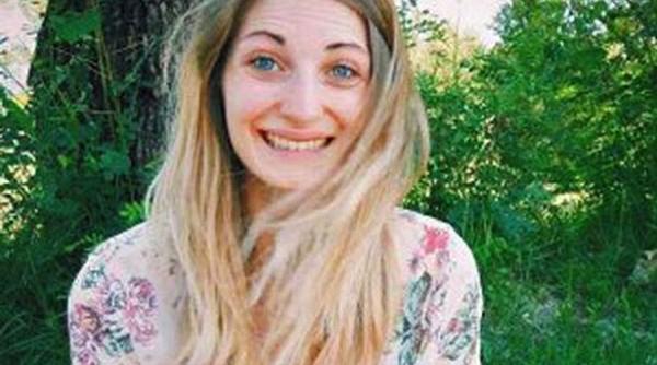 o blonda a murit fiindca i s a incurcat parul in volan