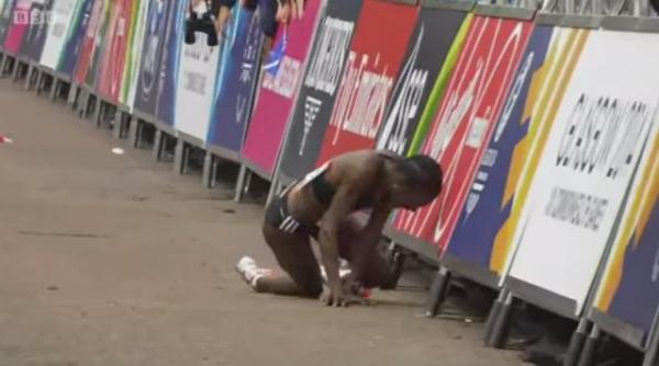 maraton beata naigambo din namibia s a prabu it cu ca iva metri inainte de sosire insa a reu it sa termine cursa