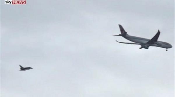 avion de pasageri escortat de avia ia britanica