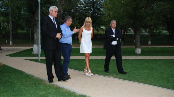 elena udrea la inaugurarea bailor boghi foto