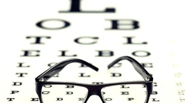 bancul zilei o blonda merge la oftalmolog