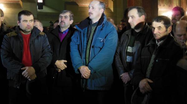 salvatorii si medicii raniti in apuseni s au intalnit la locul prabusirii avionului