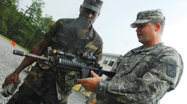 ebola militarii vor impu ca orice persoana care incearca sa treaca grani a ilegal