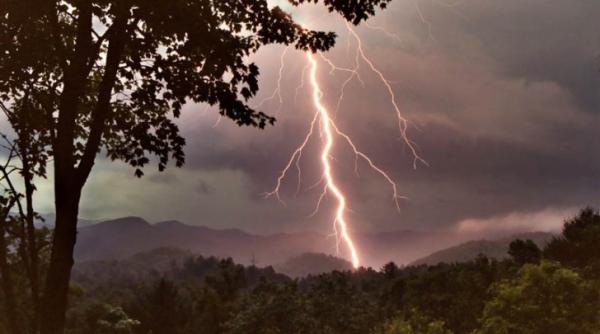 vremea se strica in toata ara de joi