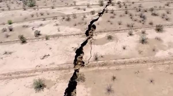 ruptura gigantica aparuta din senin in pamant