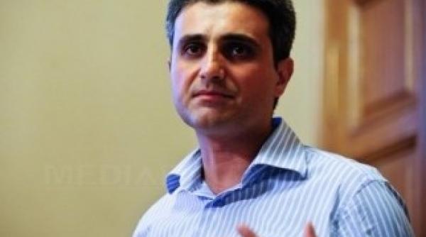 turcescu se plange pe facebook sunt in concediu lasa i ma in pace