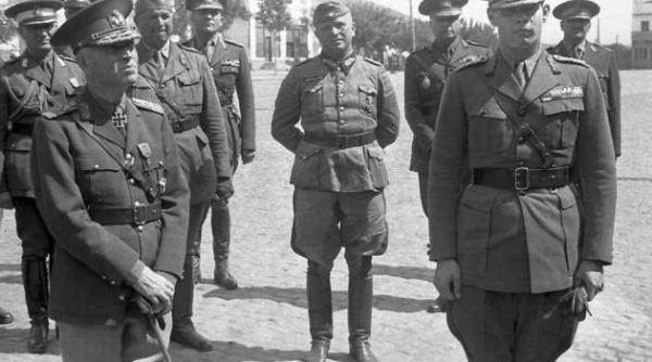 23 august 1944 evenimentele care au dus la proclama ia de ara a regelui mihai i cum au evoluat ostilita ile dupa intoarcerea armelor