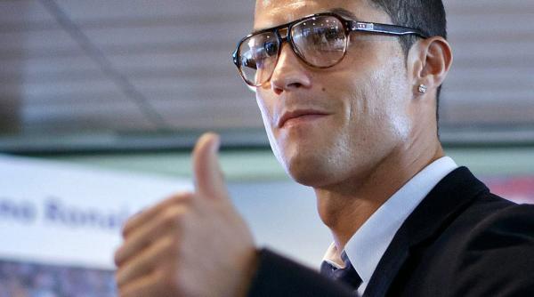 cristiano ronaldo i a trimis o bezea unui fan care l a injurat video