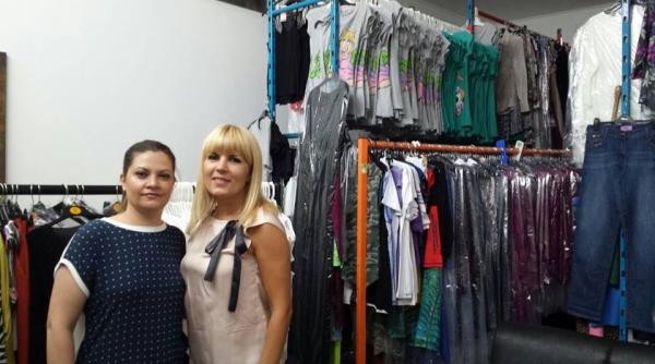 elena udrea cadou primit la vizita unei fabrici de confec ii din urziceni