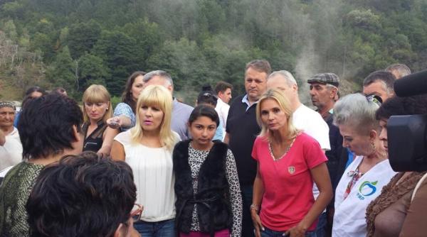 elena udrea ajutoare la sinistra ii din novaci gorj