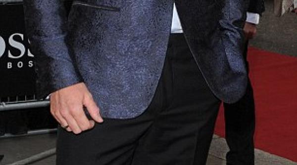 ce au purtat vedetele la gq awards galerie foto