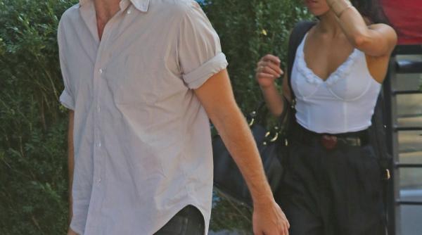 robert pattinson o noua iubita nu seamana deloc cu kristen stewart