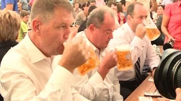 klaus iohannis la o bere in mul ime la bra ov